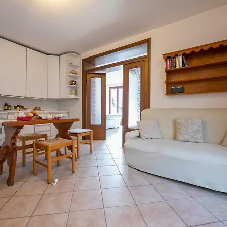 Sleeps 6 Wifi Apartman *