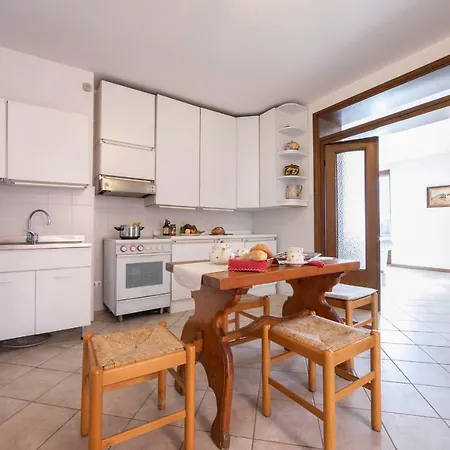 Sleeps 6 Wifi Apartman *